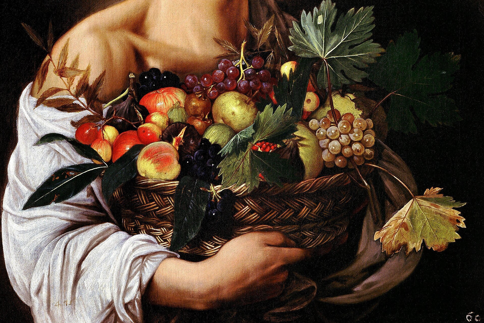 Il dettaglio della canestra di frutta, con le foglie secche