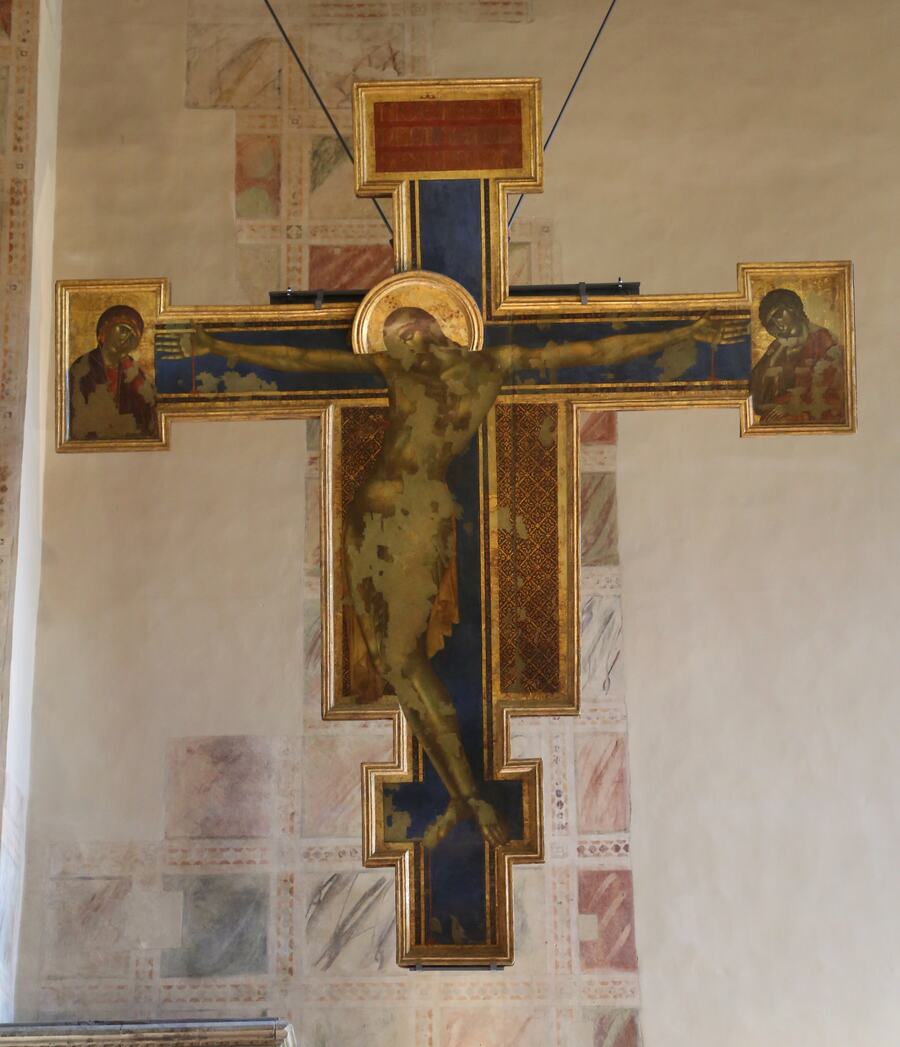 il crocifisso di cimabue nel museo di santa croce, con le gravi perdite di colore dovute all’alluvione