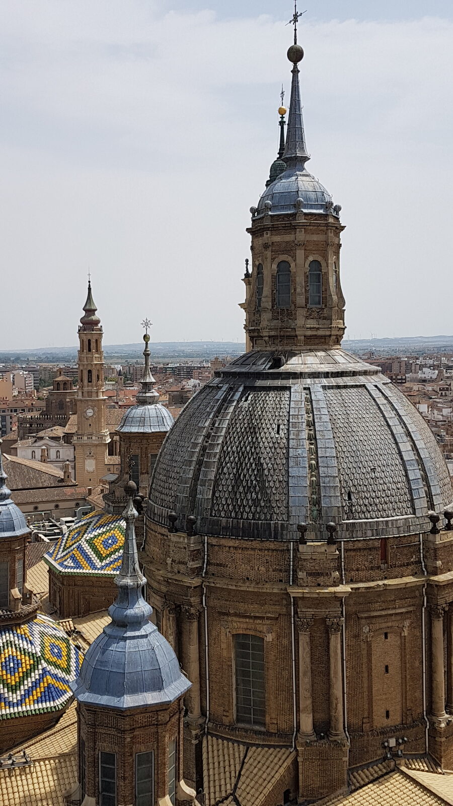 la cupola maggiore del Pilar vista dall’alto, con il tiburio e la lanterna