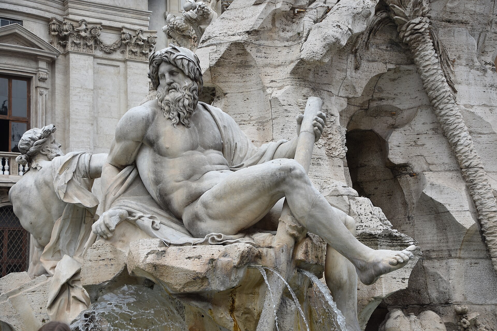 dettaglio della fontana dei quattro fiumi di bernini in piazza navona a roma