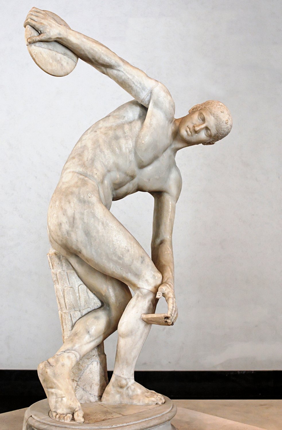 el Discóbolo Lancellotti, copia romana en mármol del discóbolo de Mirón, en Palazzo Massimo
