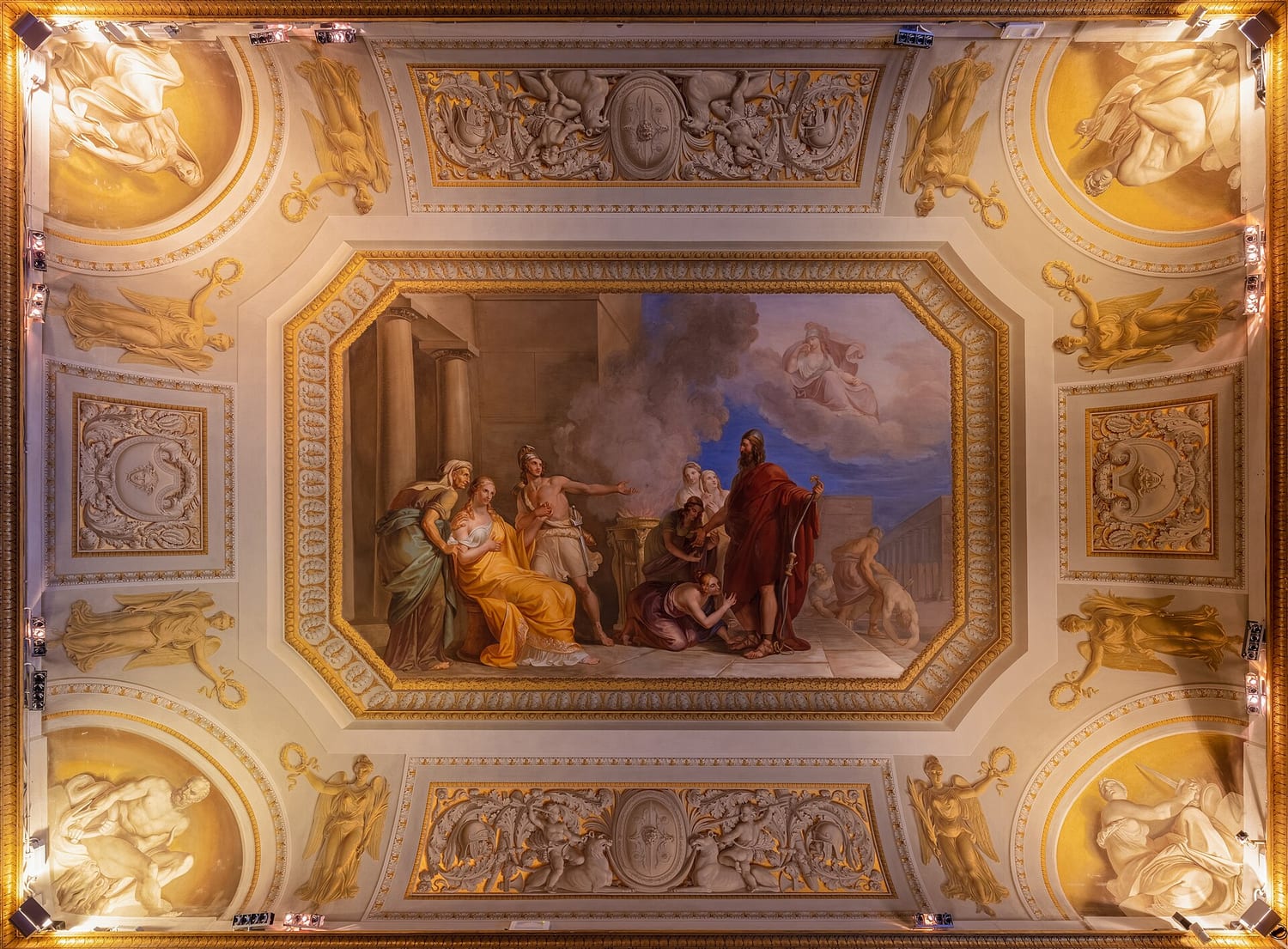 una sala della galleria palatina con i quadri appesi su più file fino al soffitto affrescato
