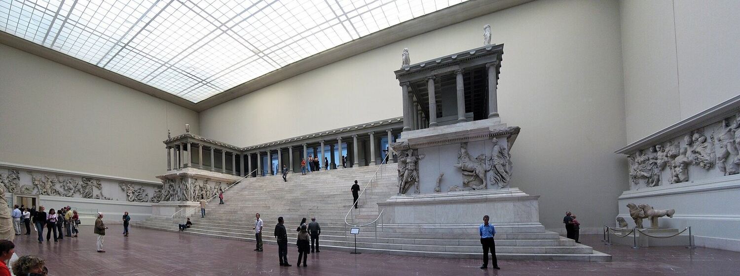 la sala del altar de Pérgamo en el Pergamonmuseum de Berlín