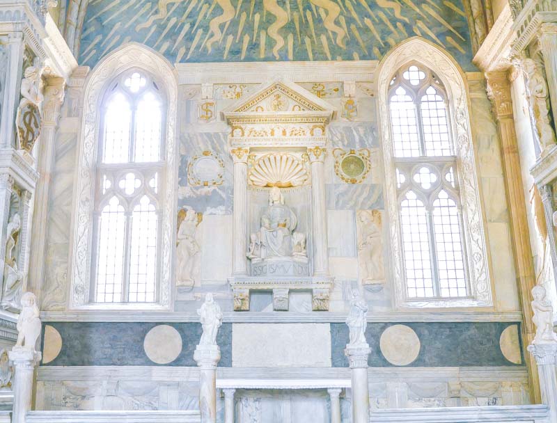 una cappella del tempio di Rimini