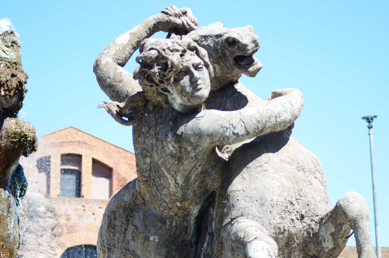 particolare della fontana delle naiadi