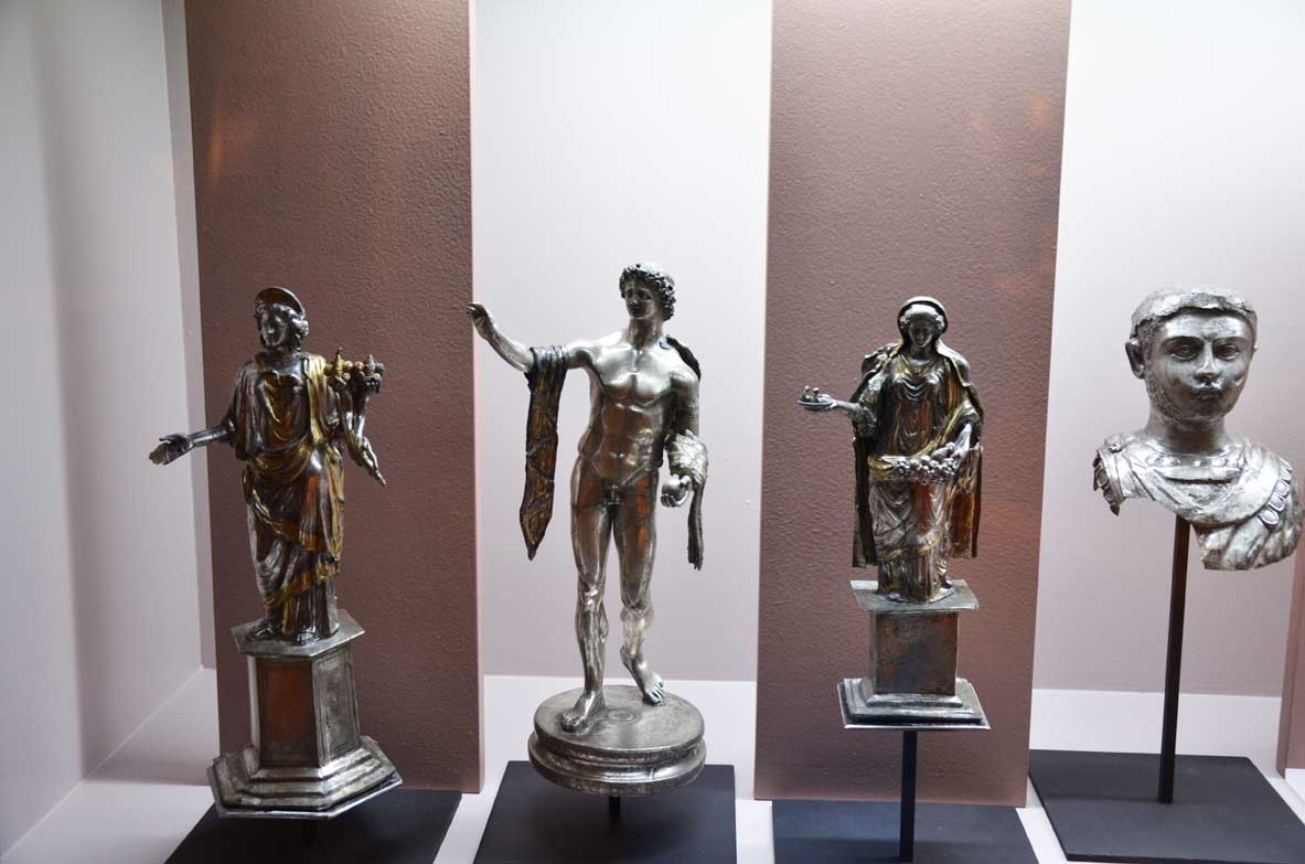 statuette votive al museo romano di lione
