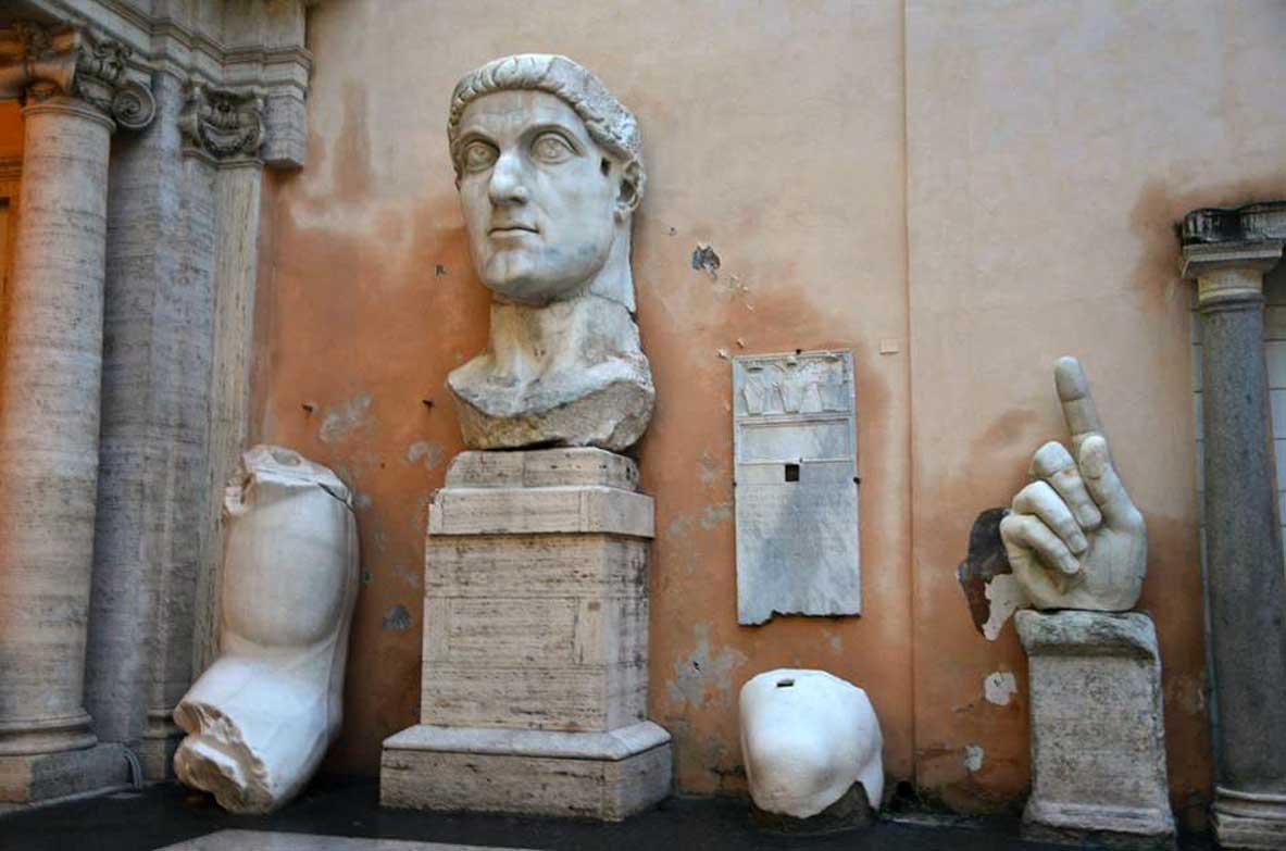 statua colossale di costantino ai musei capitolini