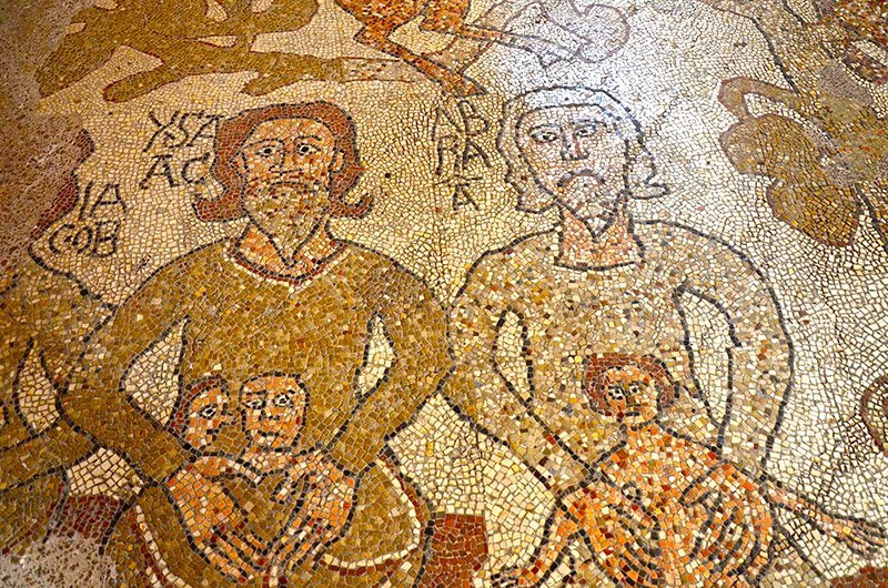 il mosaico sul pavimento della cattedrale di otranto
