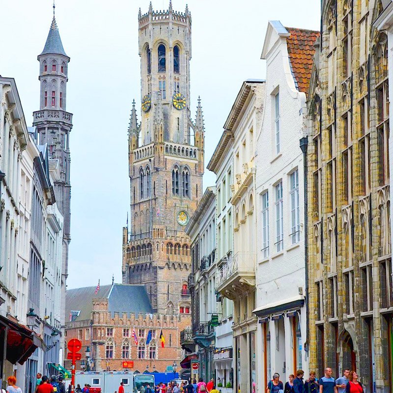 visuale da lontano della torre di bruges