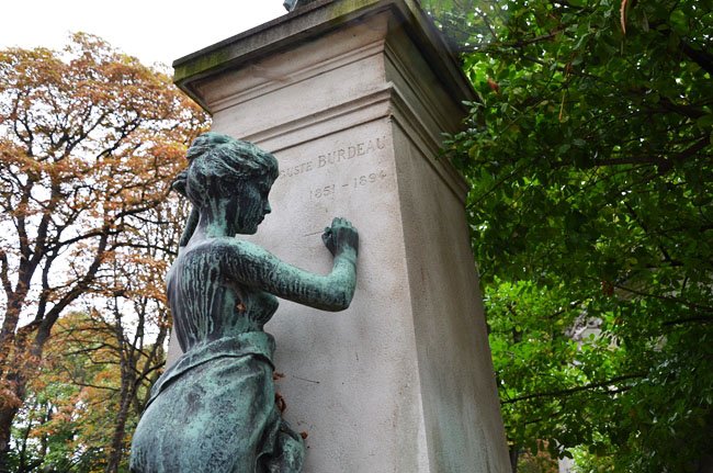 an avenue of the Père-Lachaise cemetery in Paris