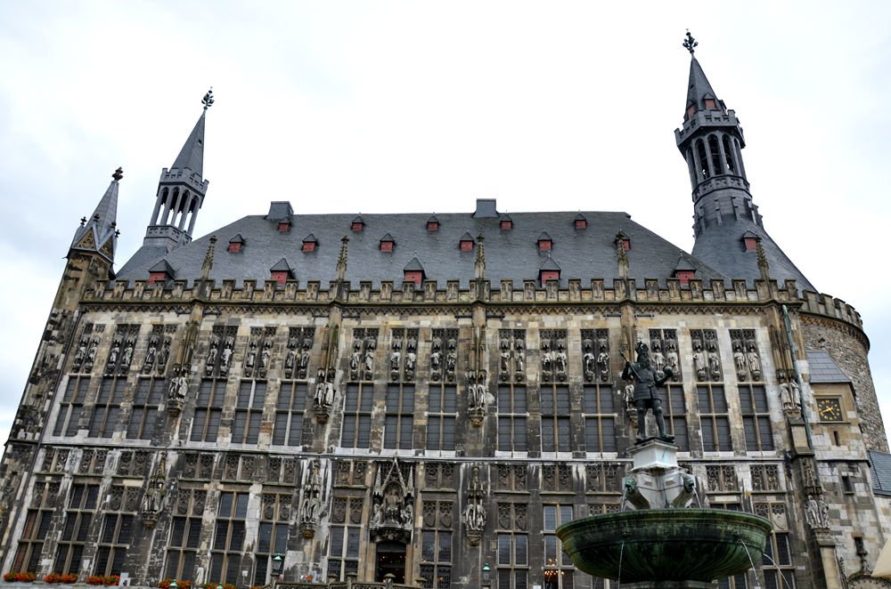 Il Rathaus, municipio di Aachen