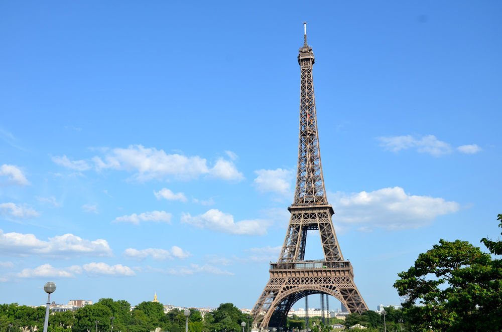 tour eiffel di parigi, dettaglio della struttura in ferro
