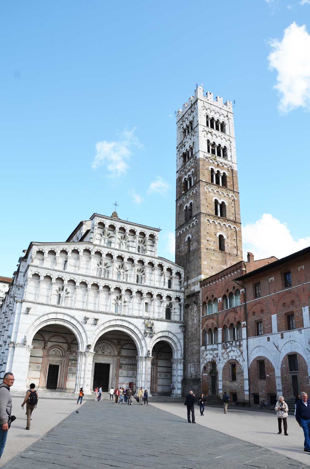 la facciata del Duomo di Lucca
