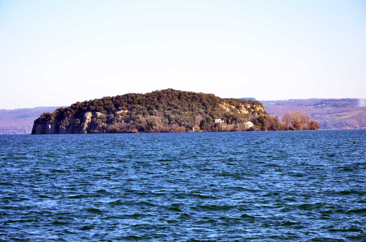 L’isola Martana dove fu uccisa la regina Amalasunta