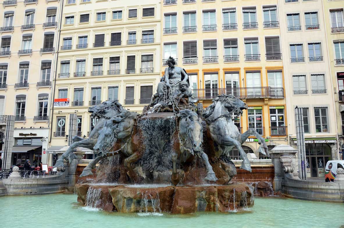 fontana Place des Terraux a Lione