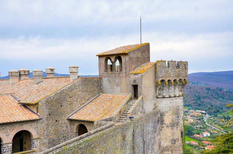 una delle torri del castello di bracciano