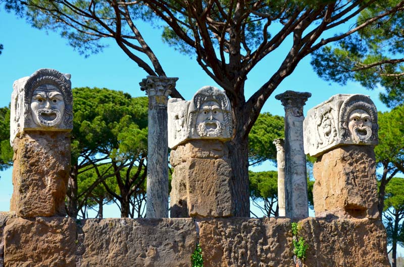 maschere nel teatro di ostia antica