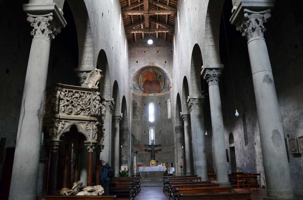interno della chiesa di Sant'Andrea a Pistoia