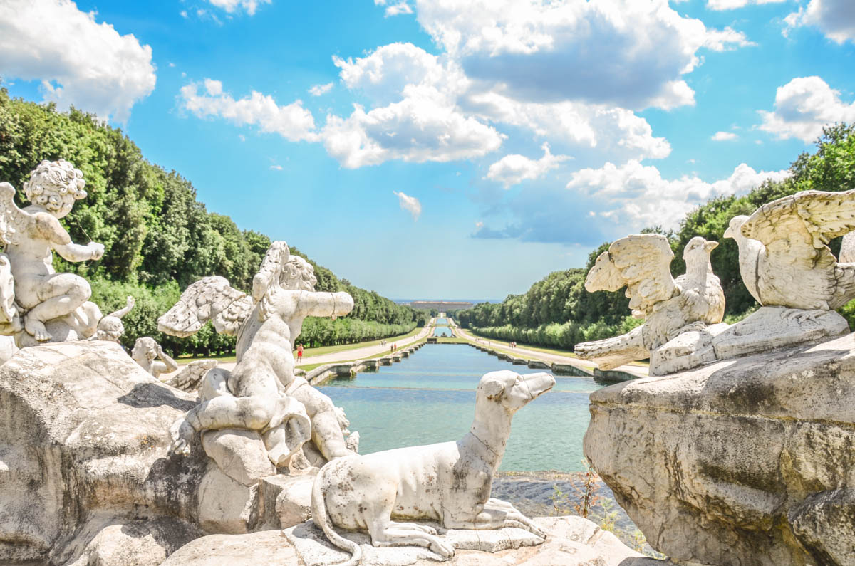 Reggia di caserta dal giardino