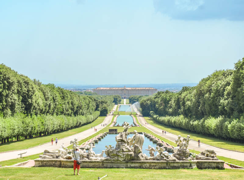 panoramica sul giardino della reggia di caserta