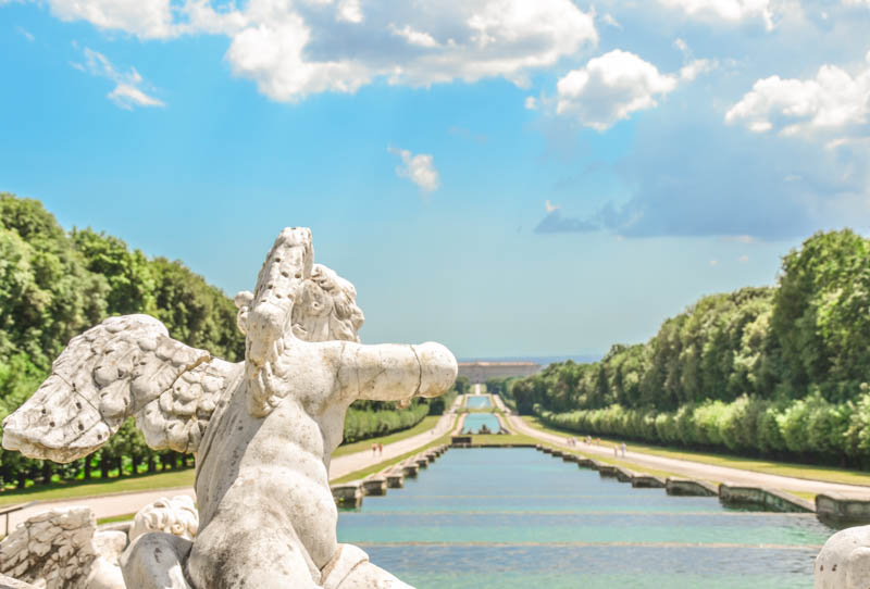 Vista delle Reggia dal giardino, cupido