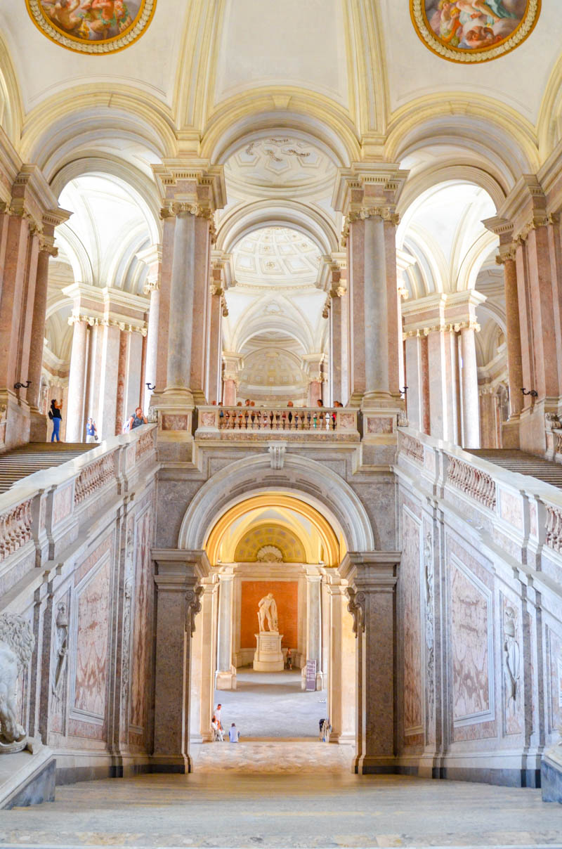 reggia di caseta interno scala