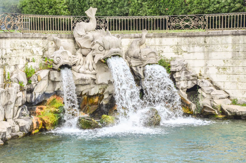 reggia di caserta fontana dei 3 delfini