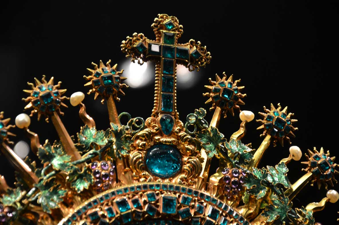 A tiara kept in the Lisbon museums