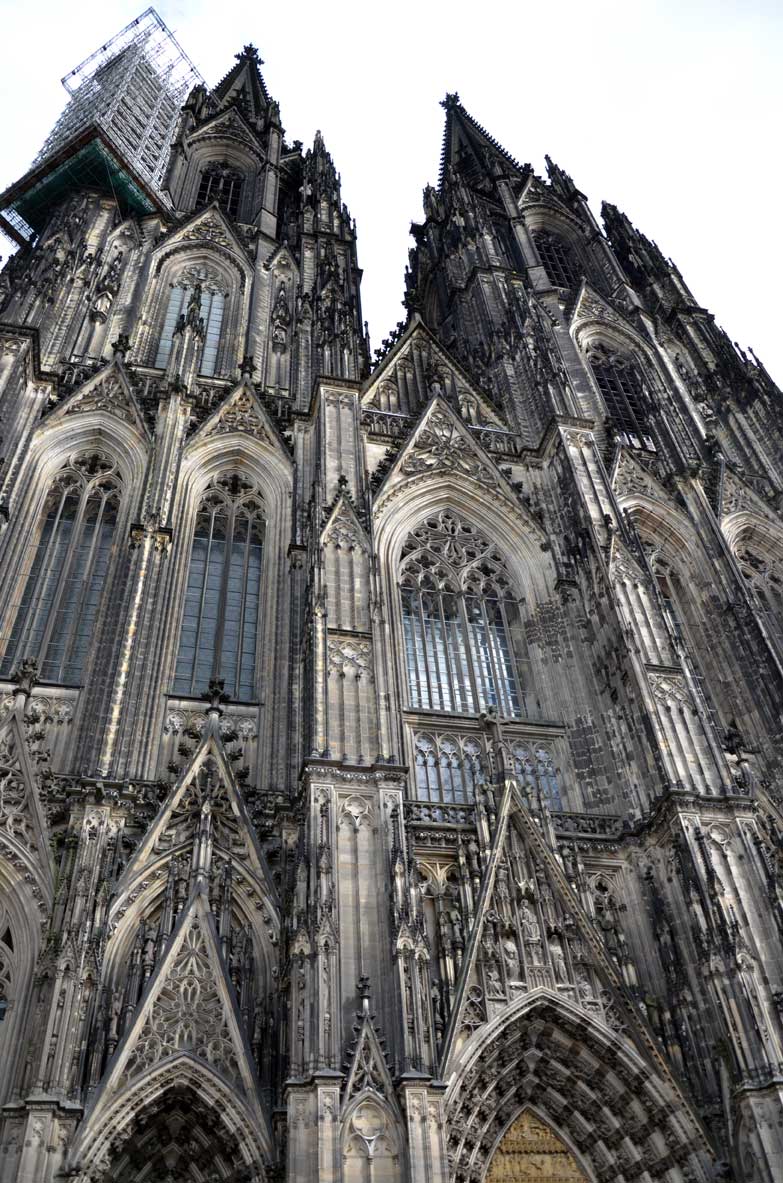 duomo di colonia visto dalla facciata