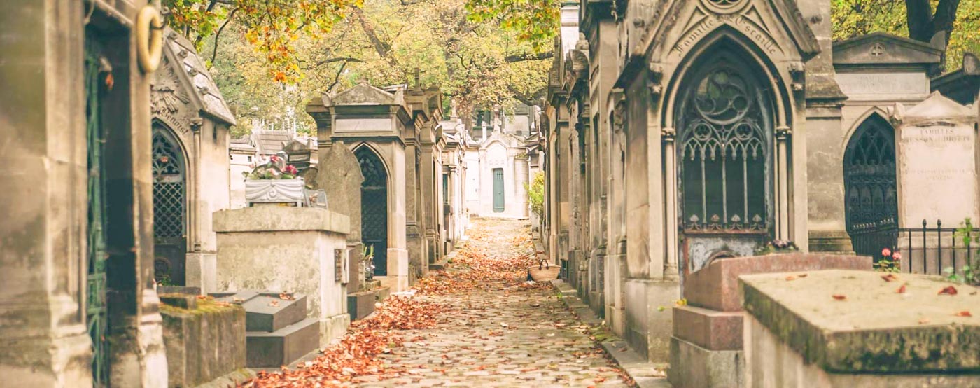 il cimitero Père-Lachaise di Parigi, viali e monumenti funebri