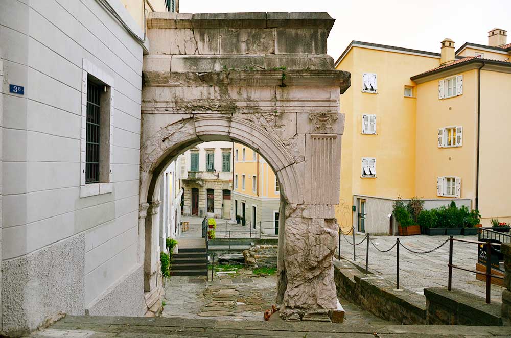 arco di riccardo a trieste