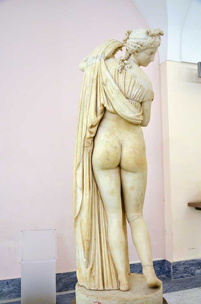 la vénus callipyge au musée archéologique de naples