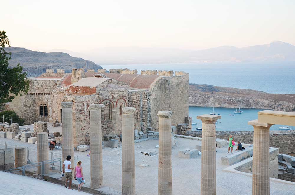i resti greci sull'acropoli di Lindos