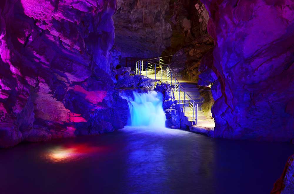 cascata nelle grotte di pertosa auletta