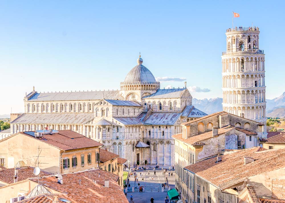 piazza dei miracoli a pisa