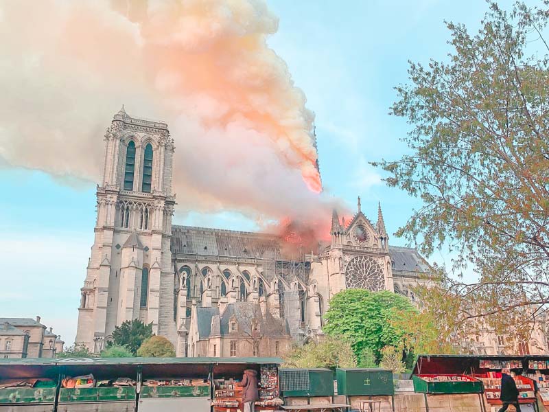 notre-dame de paris, la guglia in fiamme