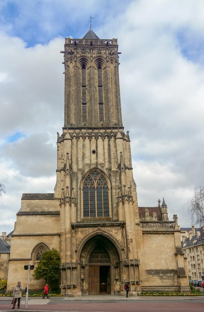 chiesa pendente a caen